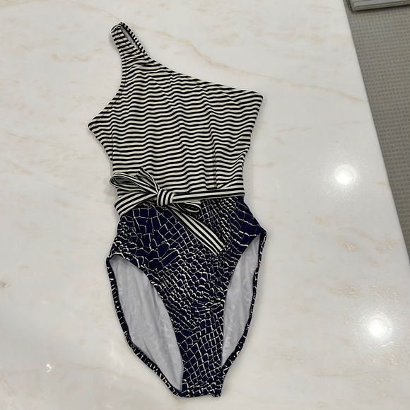 Norma Kamali Kulture one shoulder alligator print swimsuit exc cond sz Med - Picture 2 of 8